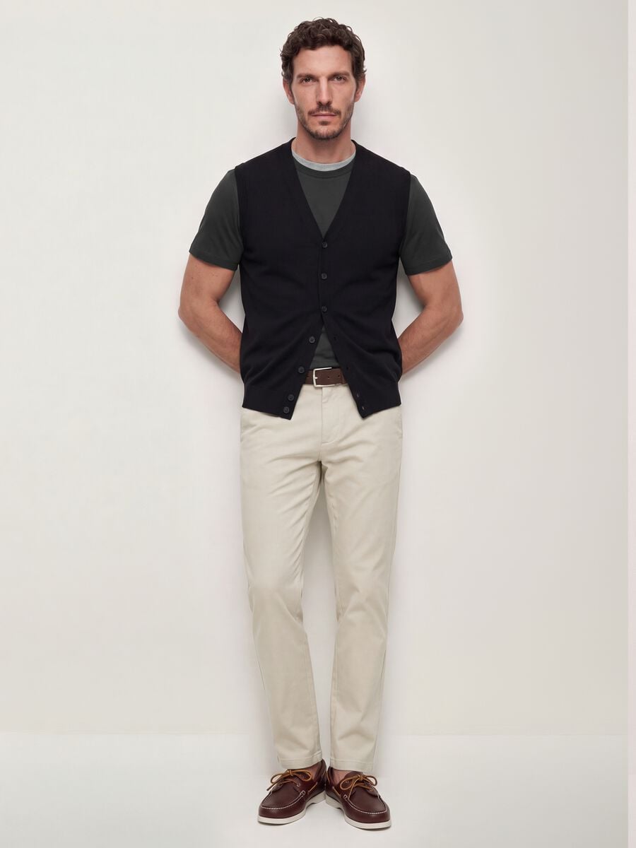 Black viscose-blend waistcoat with deep V-neck, regular fit_1