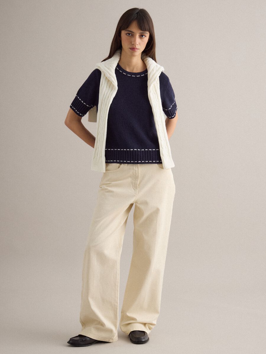 Maglione in misto cotone blu regular fit con cuciture a contrasto_2