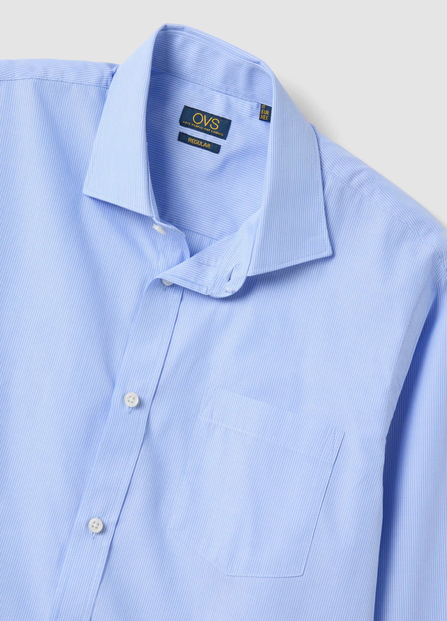 Camicia azzurra in misto cotone a righe sottili easy iron regular fit