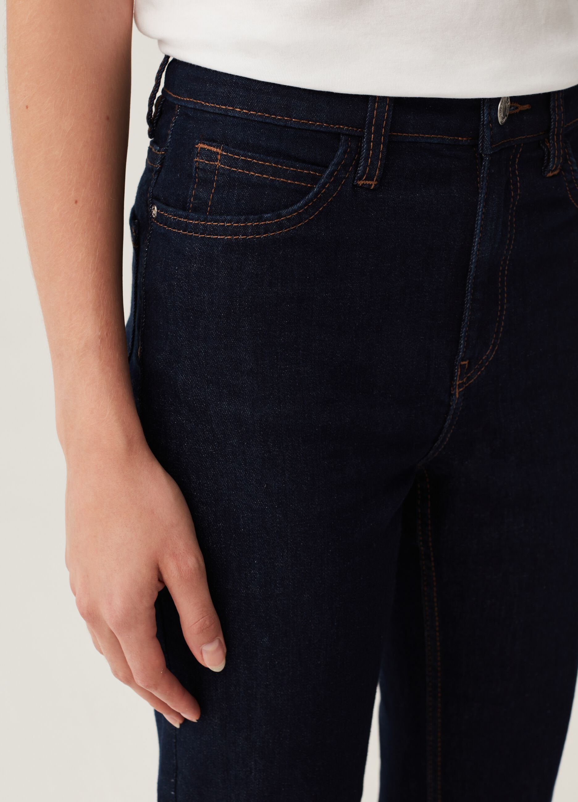 Jeans flare fit a vita alta con scoloriture_3