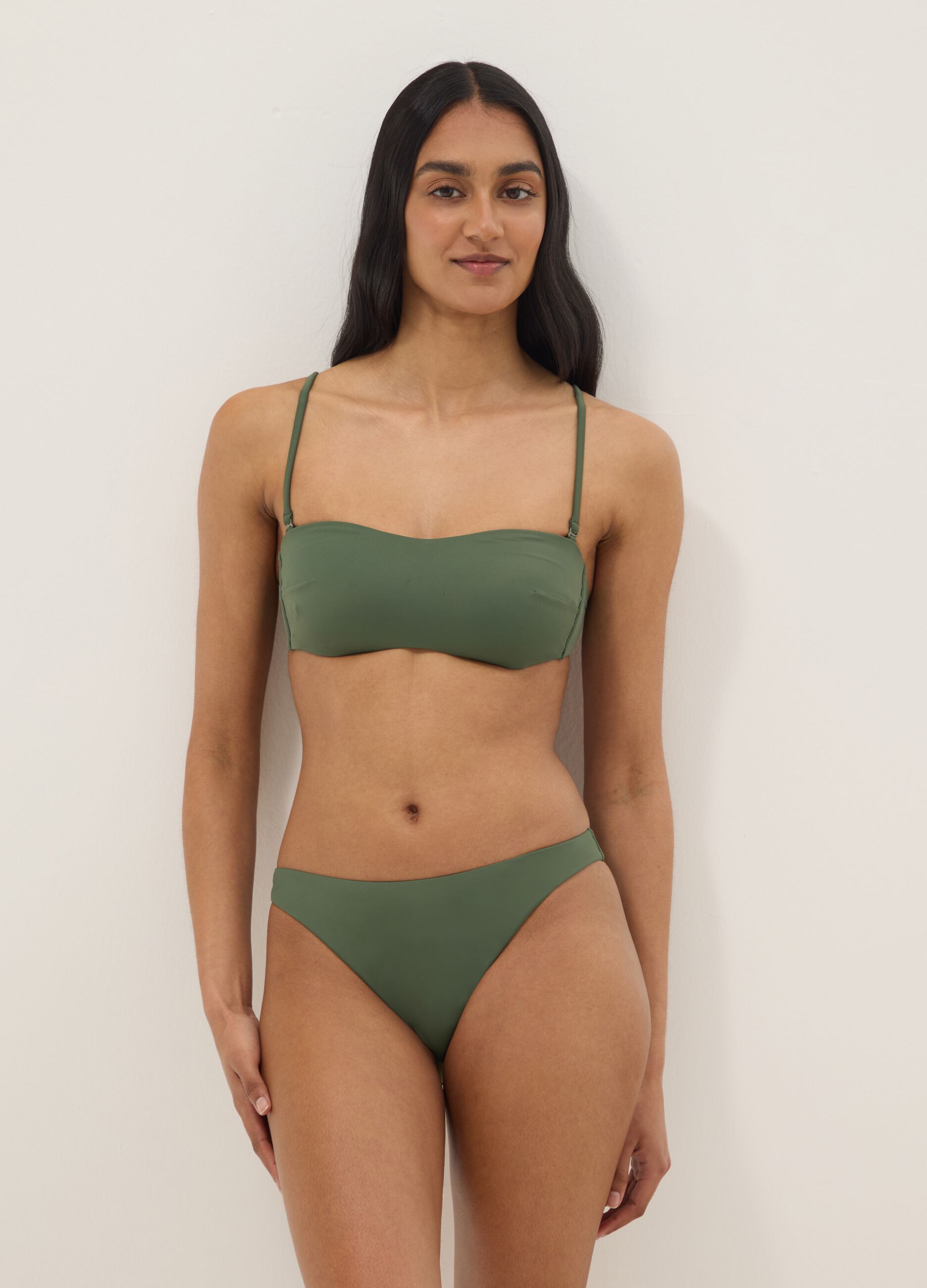 Top bikini a fascia in tessuto elasticizzato verde con imbottitura