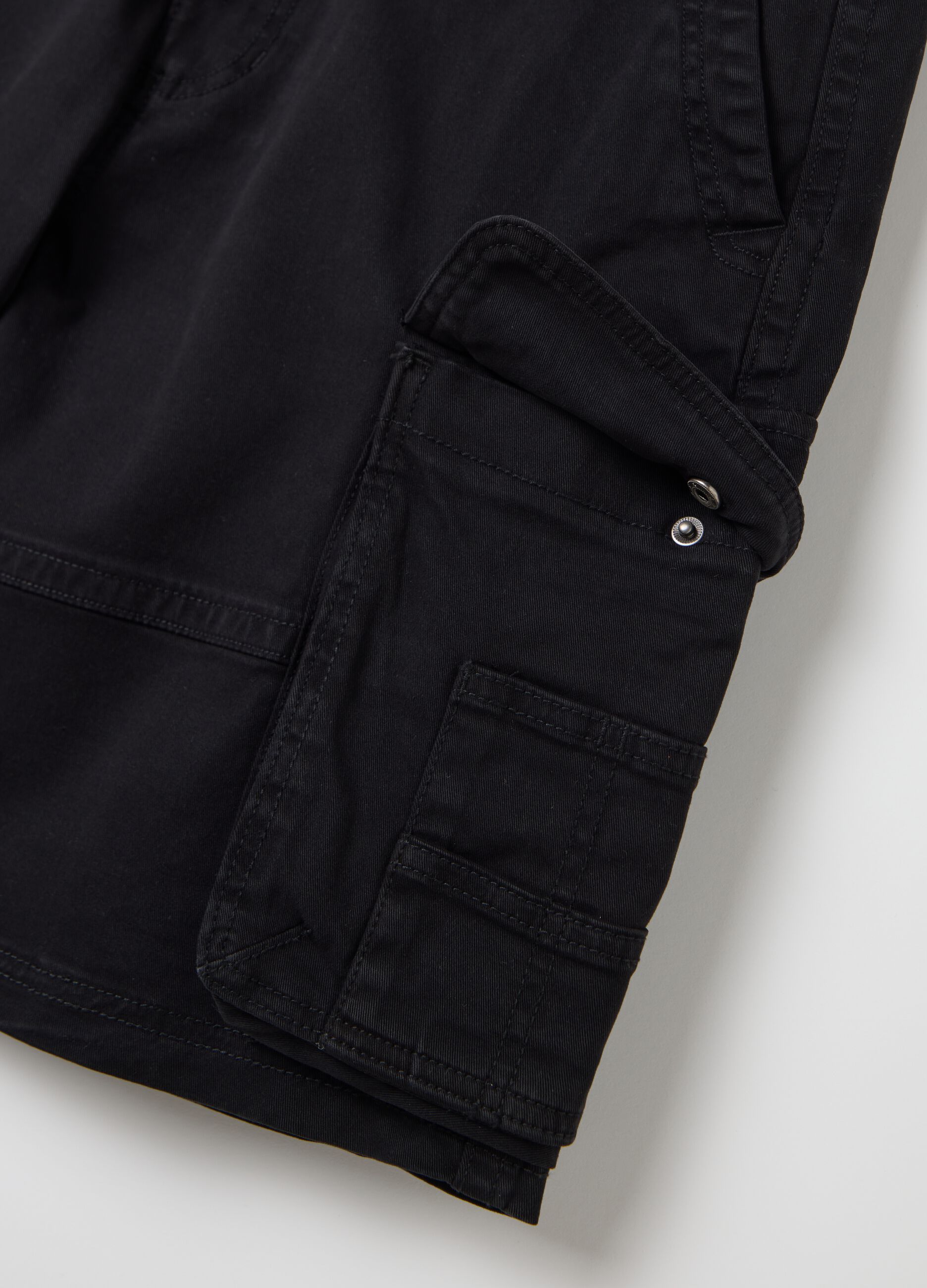 Black Bermuda shorts in stretch cotton