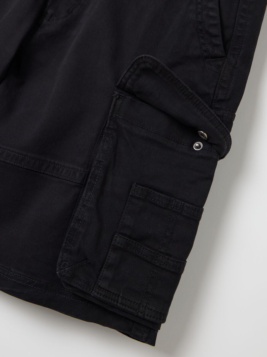 Black Bermuda shorts in stretch cotton_5