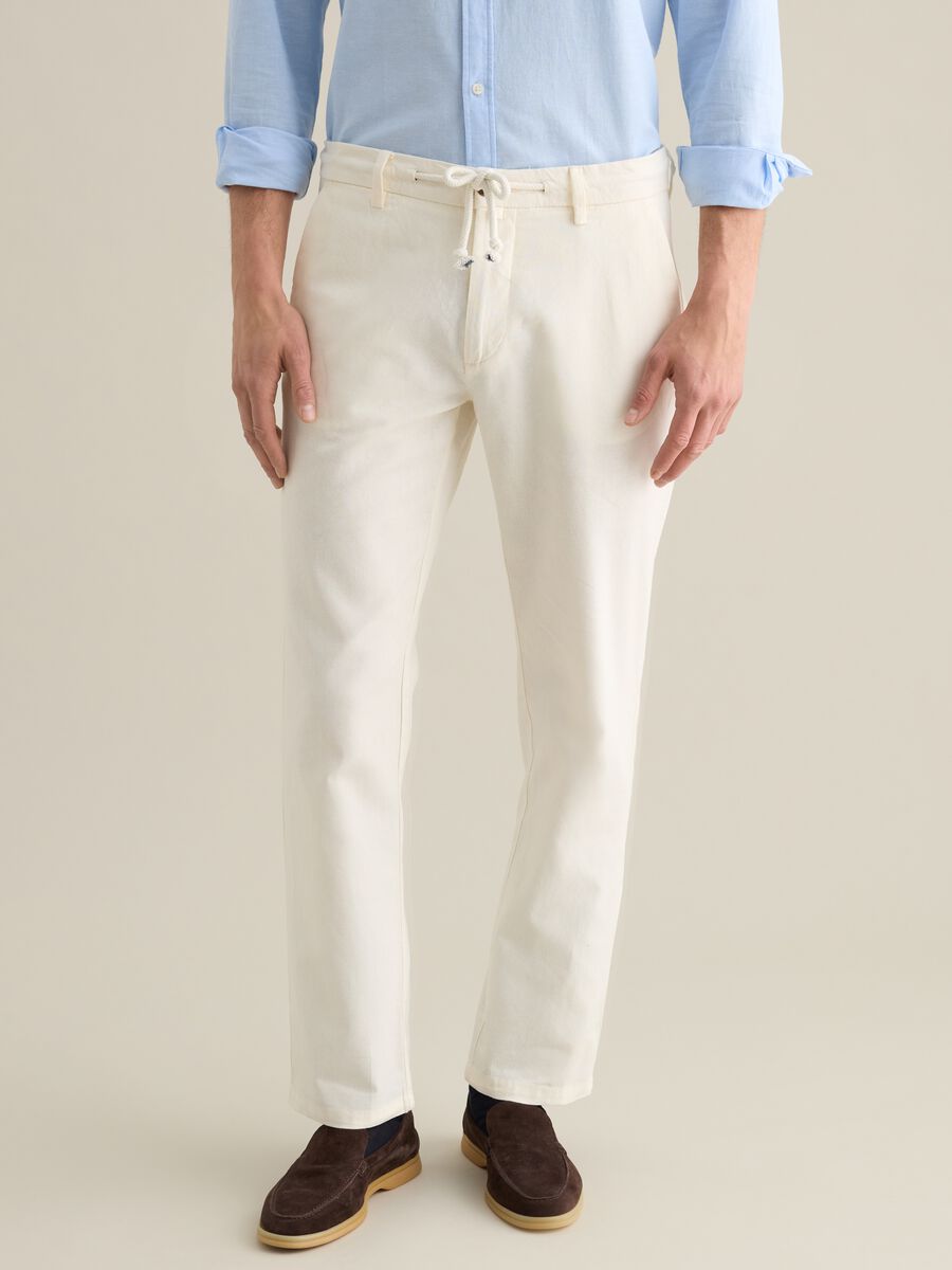 Men's beige regular fit linen blend trousers_1