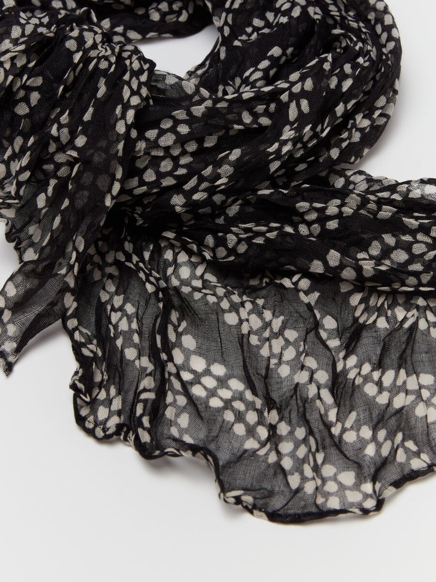 Crinkle-effect pashmina with all-over print_1