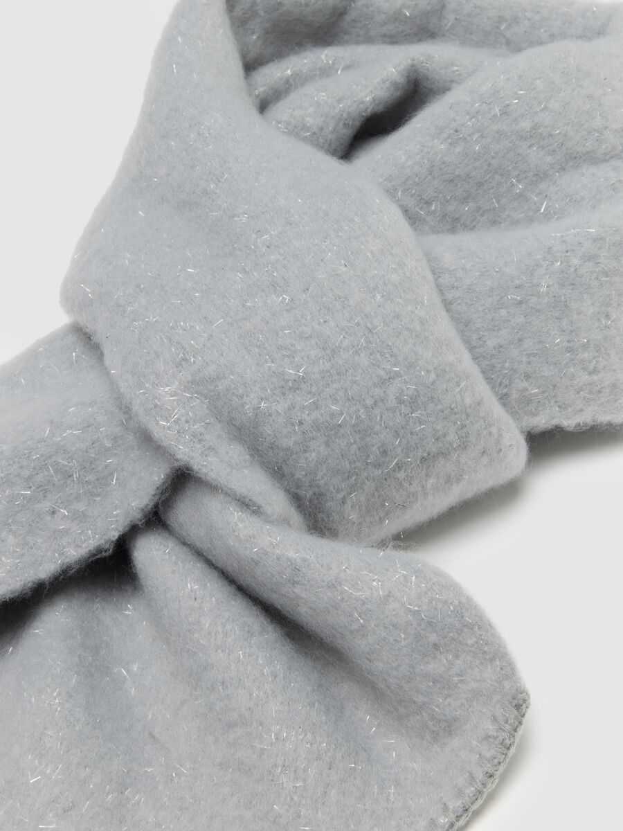 Grey scarf with metallic threads_1