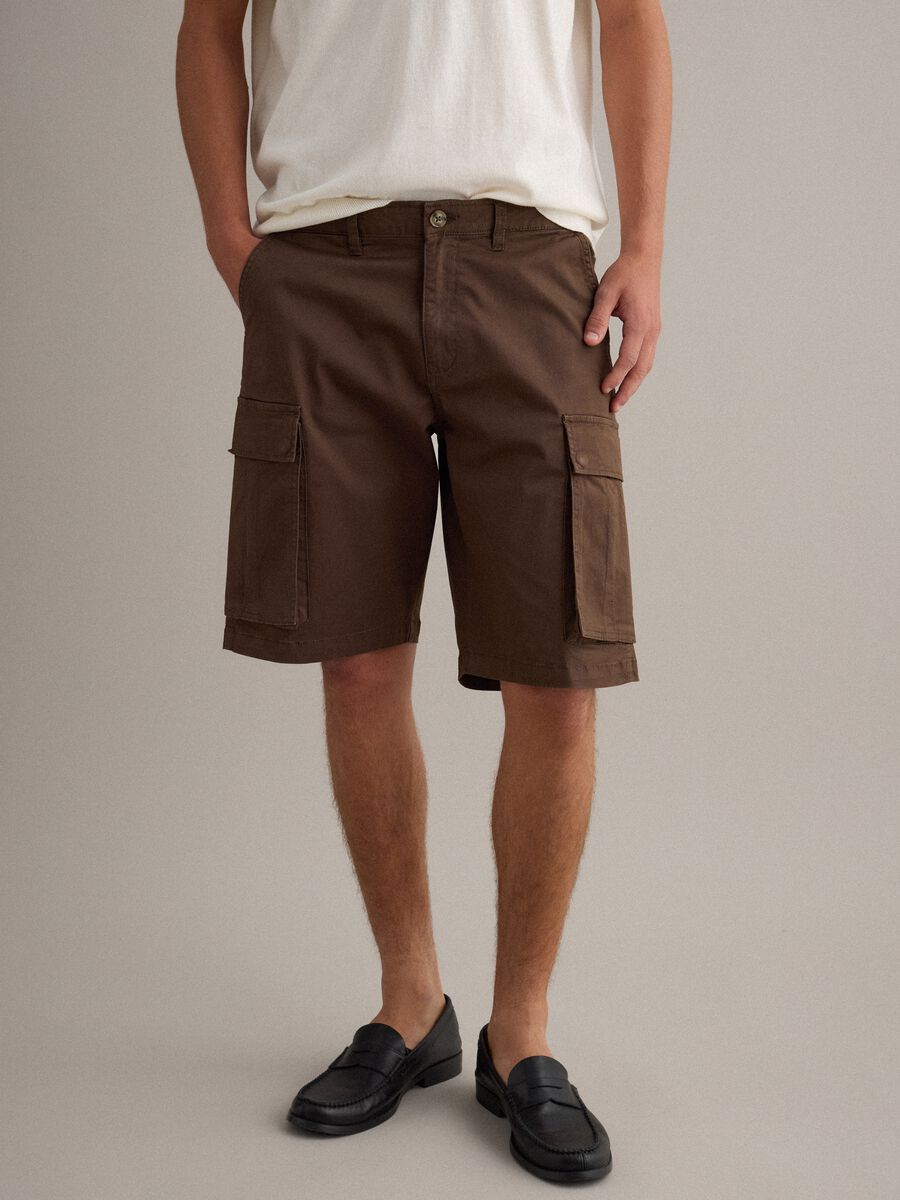 Pantaloncini cargo in cotone elasticizzato marrone regular fit_1