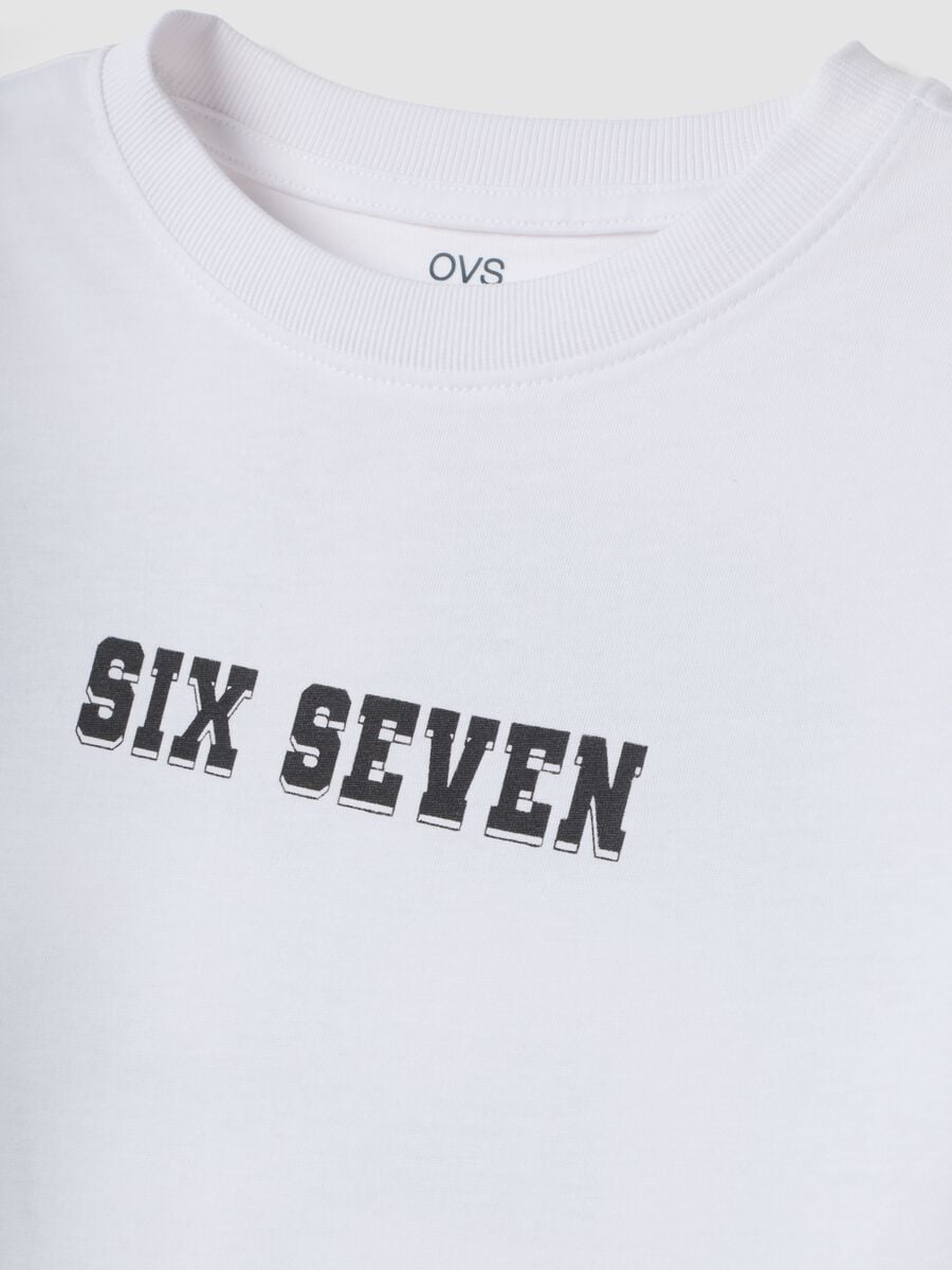 T-shirt bianca in puro cotone con stampe Six Seven regular fit_4