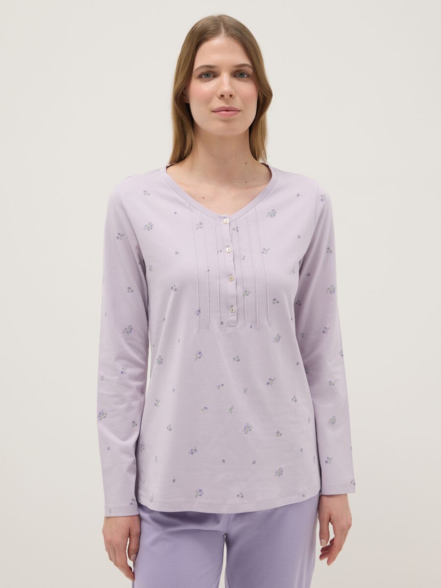 Purple pure cotton pyjamas with serafino collar and floral pattern_1