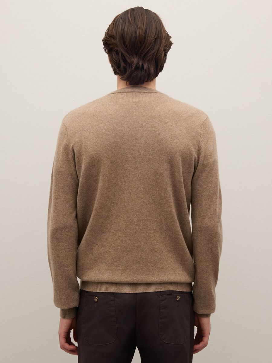 Beige crew neck pullover in pure cashmere regular fit_2