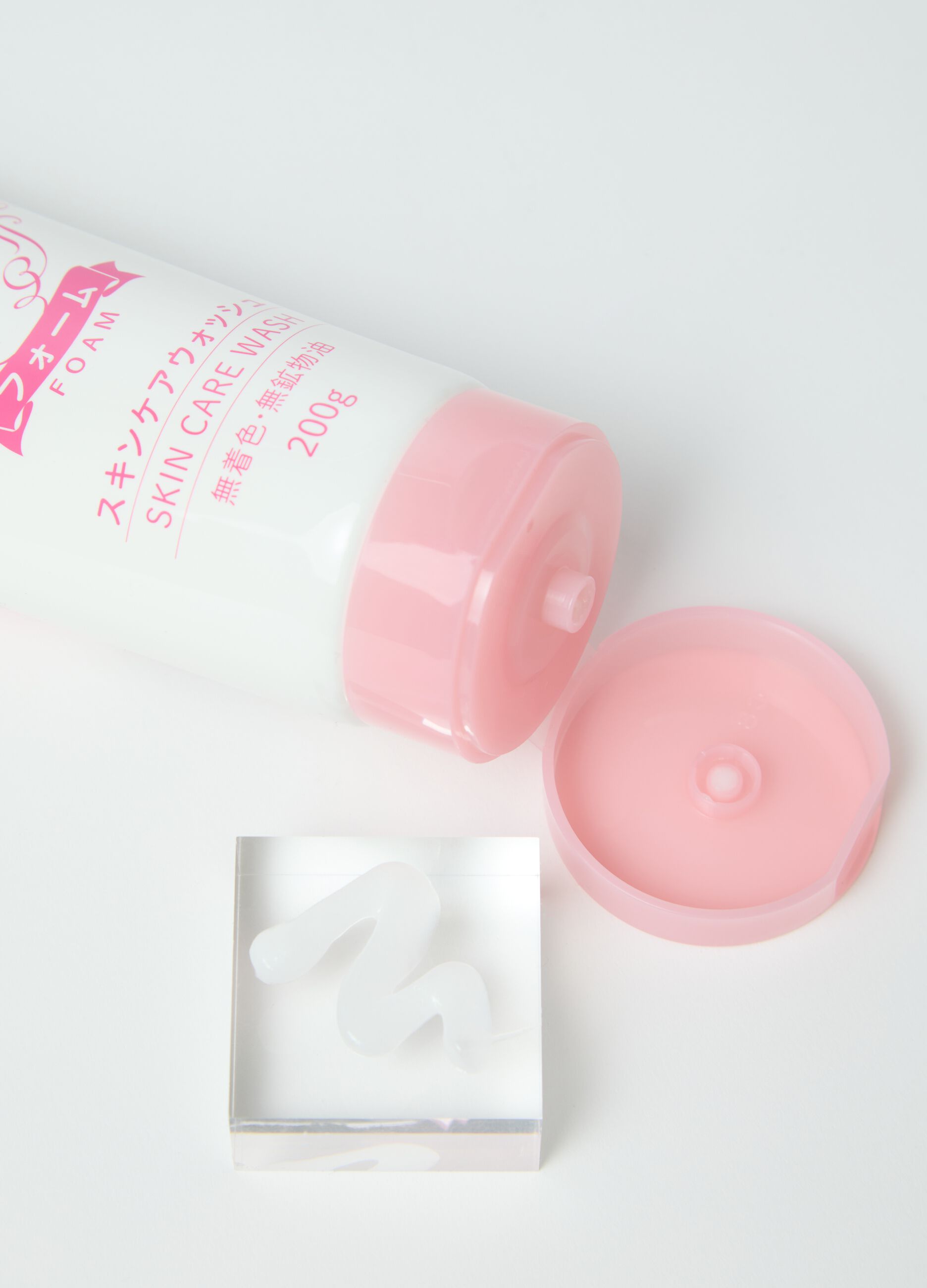 KIKU-MASAMUNE Sake Skin Care Foaming Face Wash delicately cleanses the face and provides long-lasting hydration.