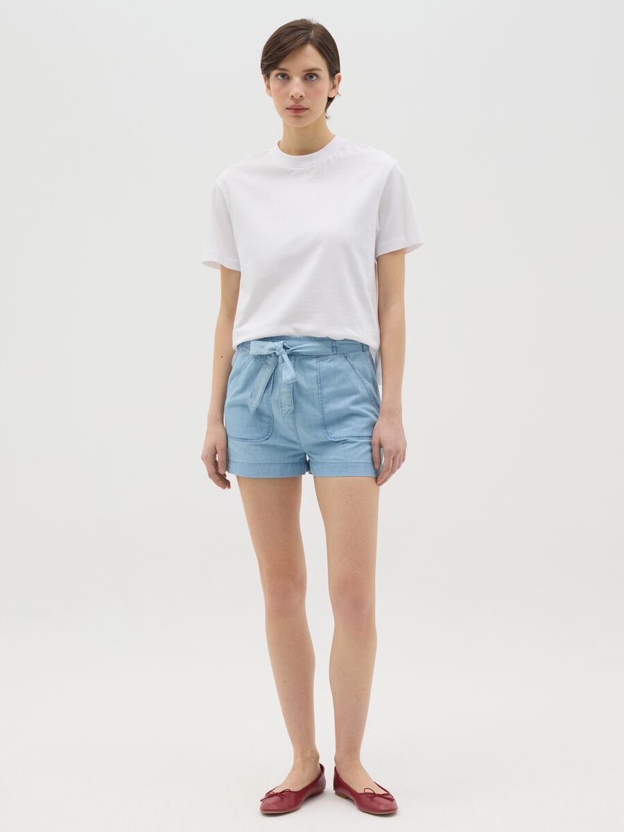 Fluid denim shorts with bow and light wash_0