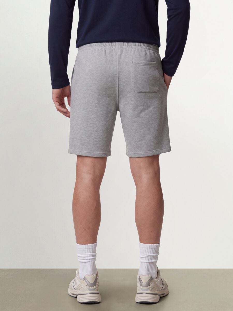 Grey cotton-blend shorts with elasticated waist, regular fit_2
