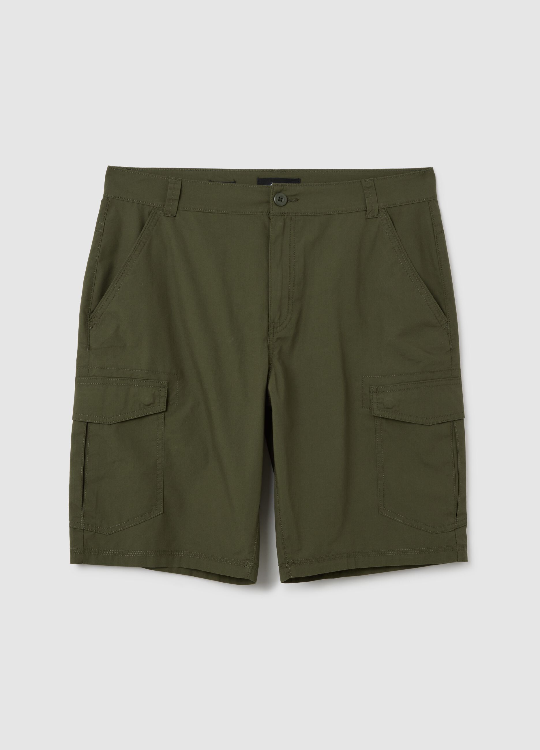 Bermuda da uomo in puro cotone verde regular fit con tasche cargo