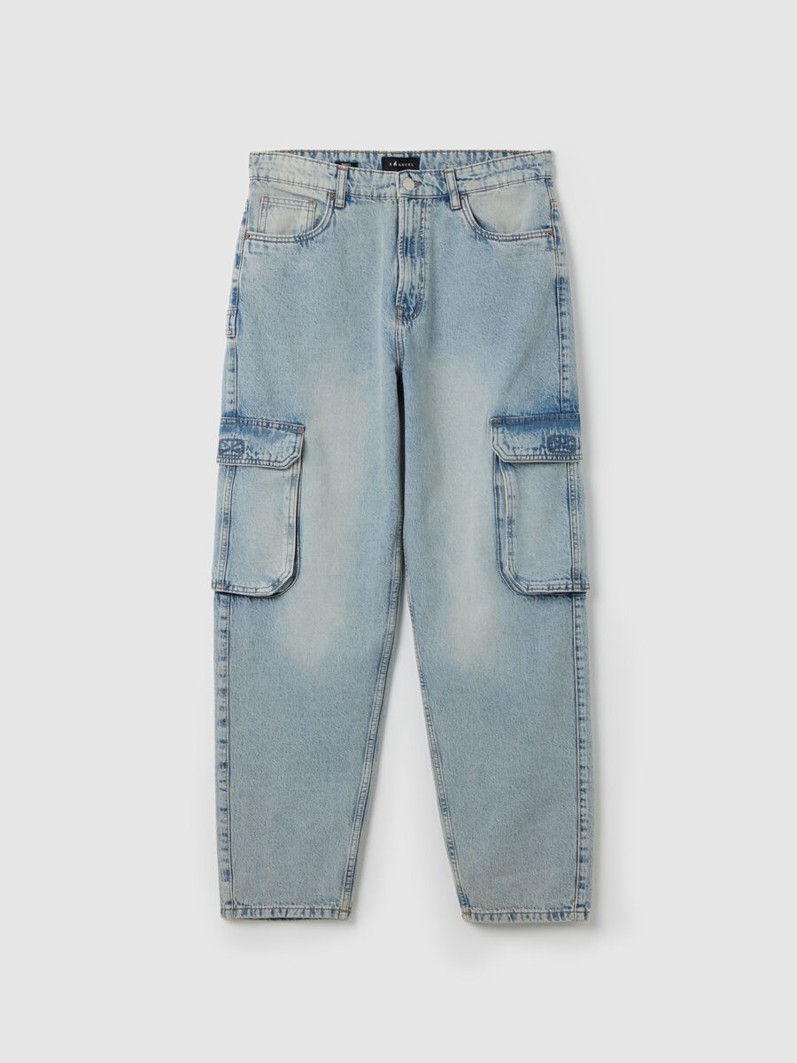 Jeans baggy in denim blu con tasche cargo_4