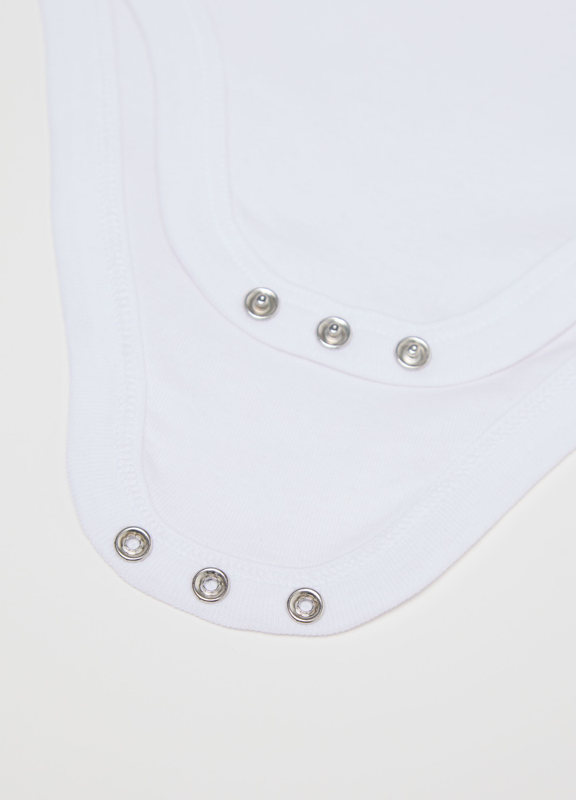 Three-pack white and blue bodysuits in organic cotton with print