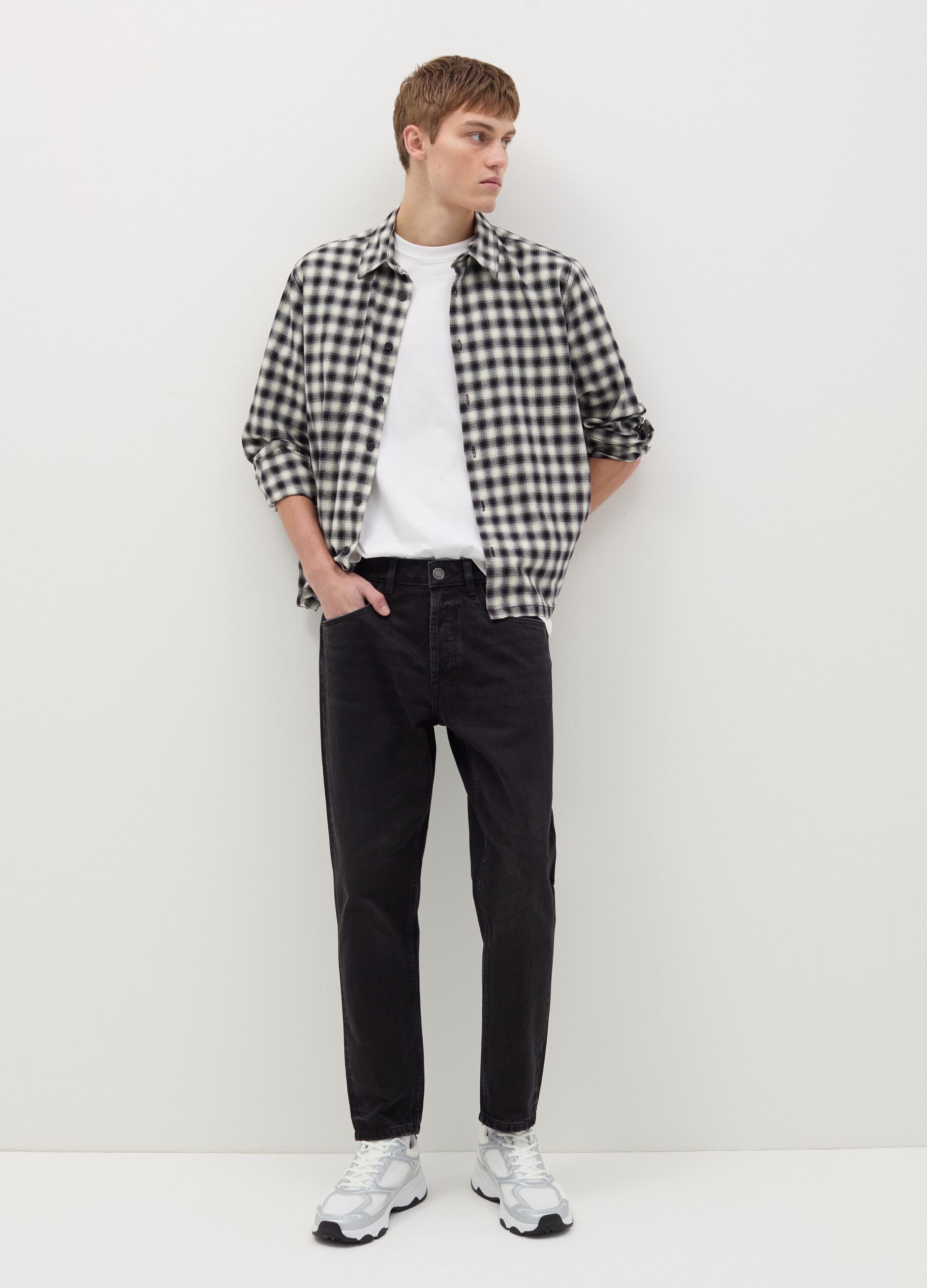 Slim-fit jeans with five pockets