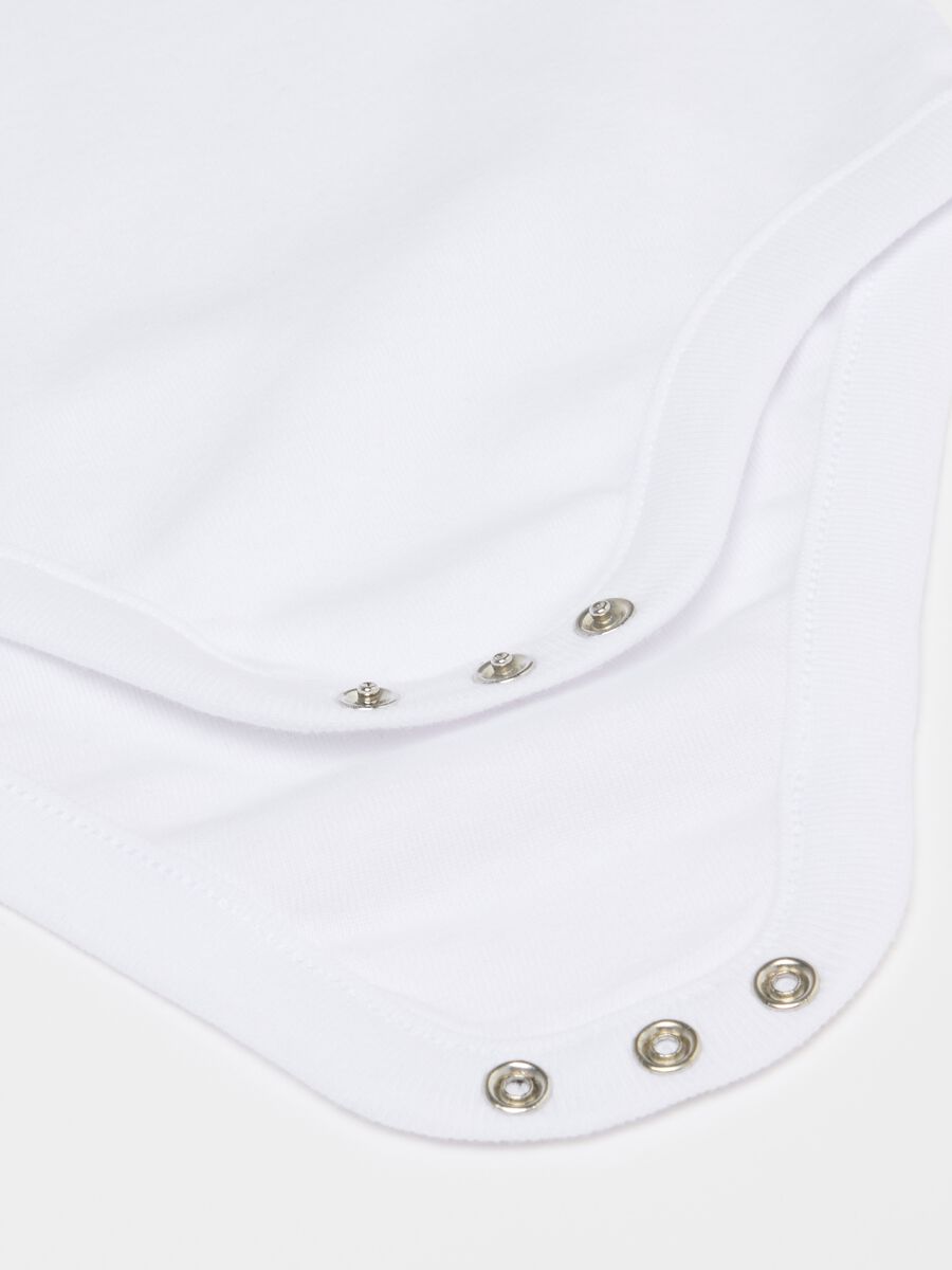 Three-pack short-sleeved bodysuits in cotton_3