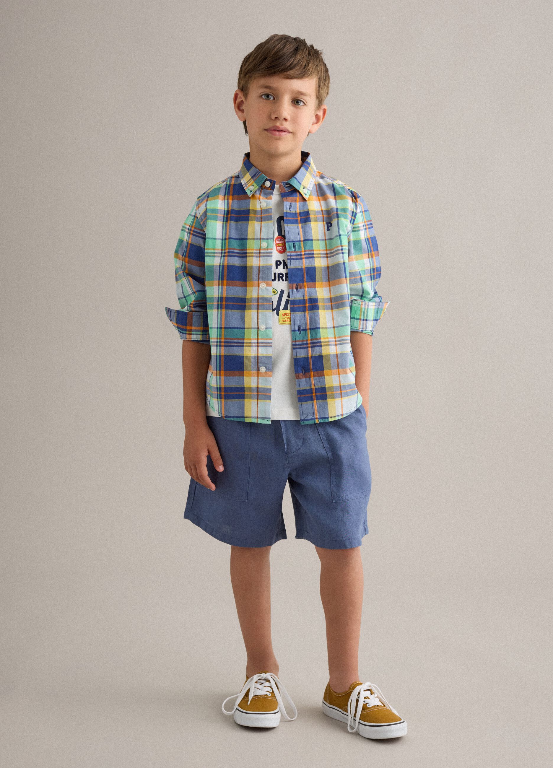 Boys&rsquo; blue pure linen cargo shorts &ndash; baggy fit