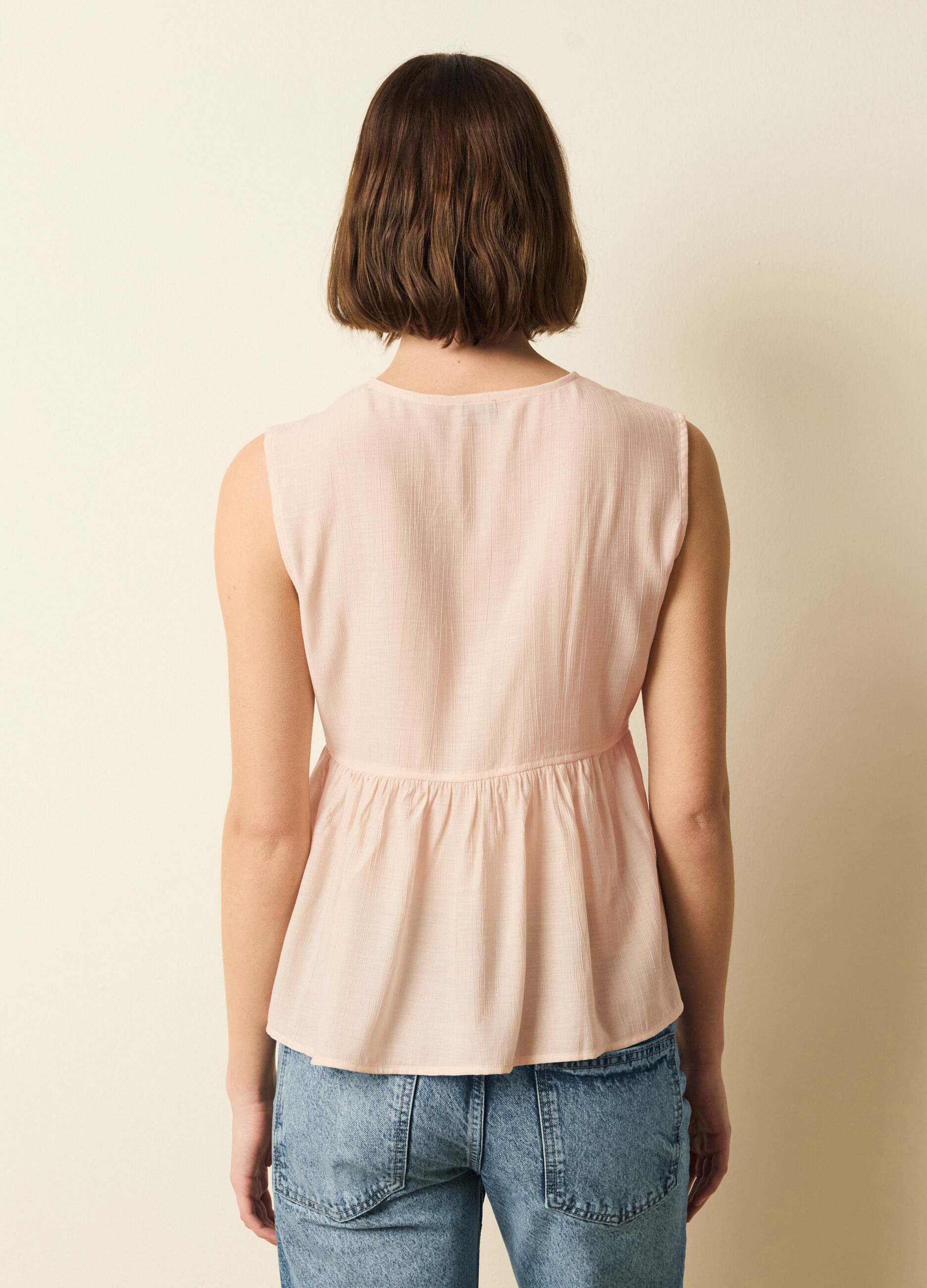 Blouse with V neck and laces