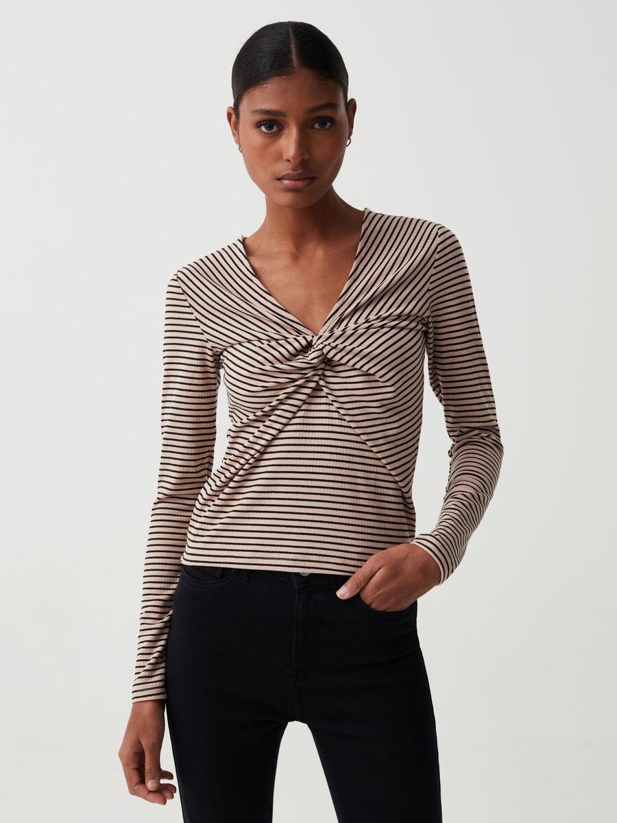Striped T-shirt with long sleeves and knot_0