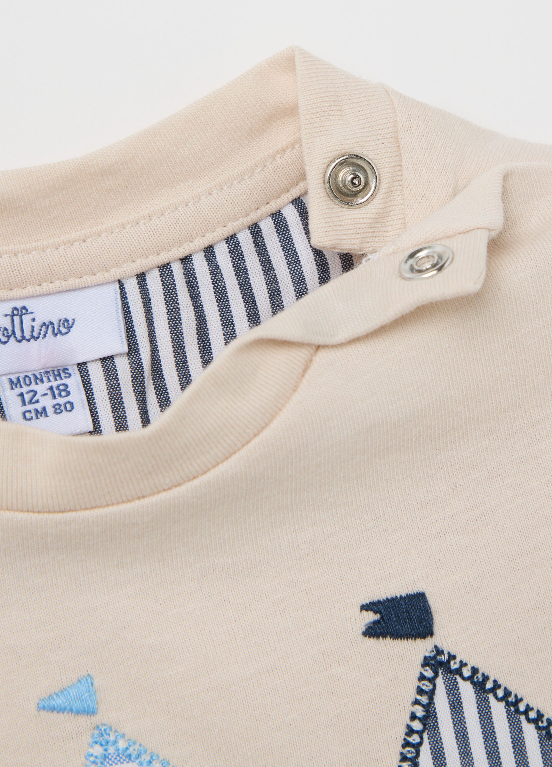 Beige top with short sleeves and boats