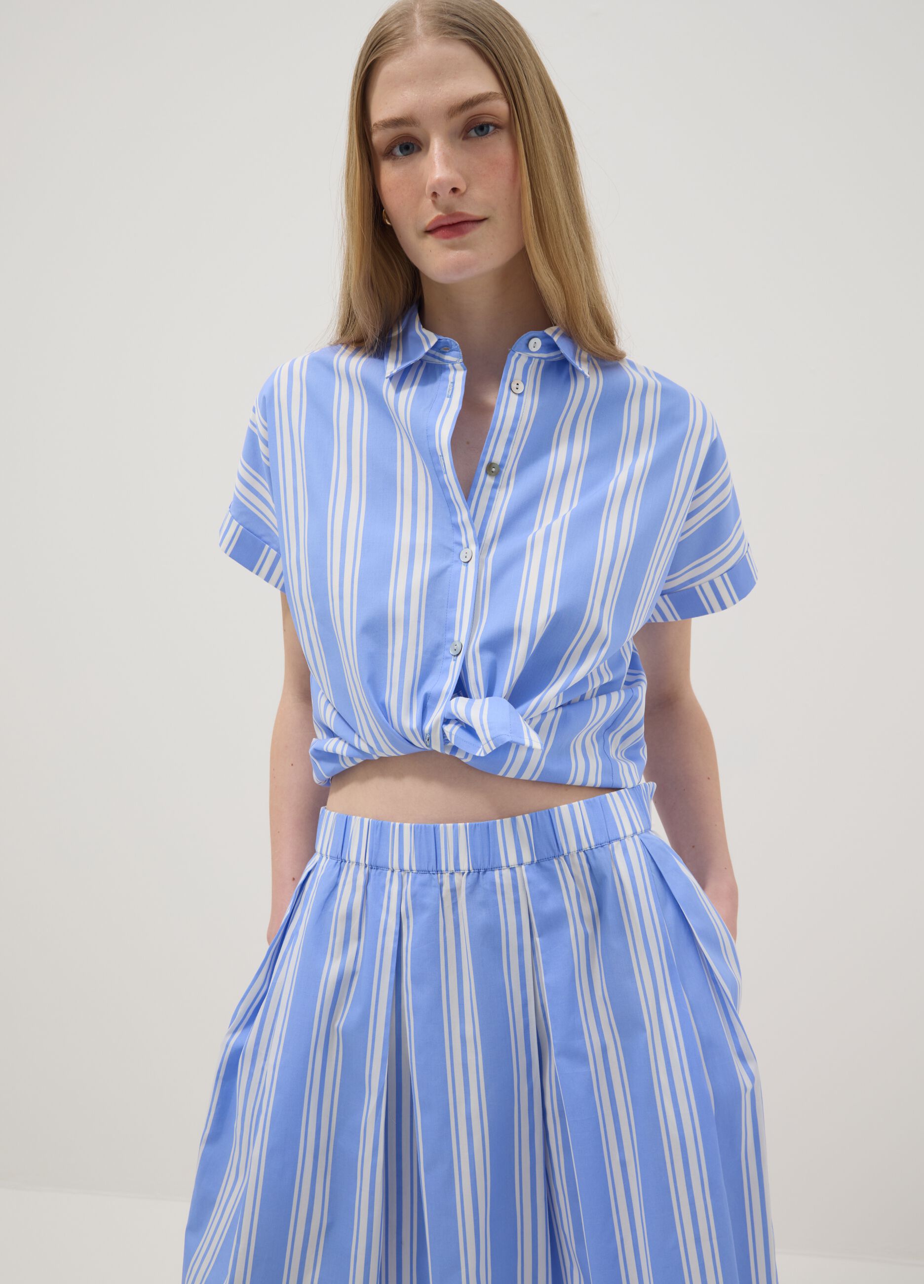 Camicia azzurra a righe in puro cotone