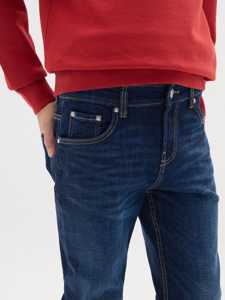Jeans blu da ragazzo in denim elasticizzato regular fit_2