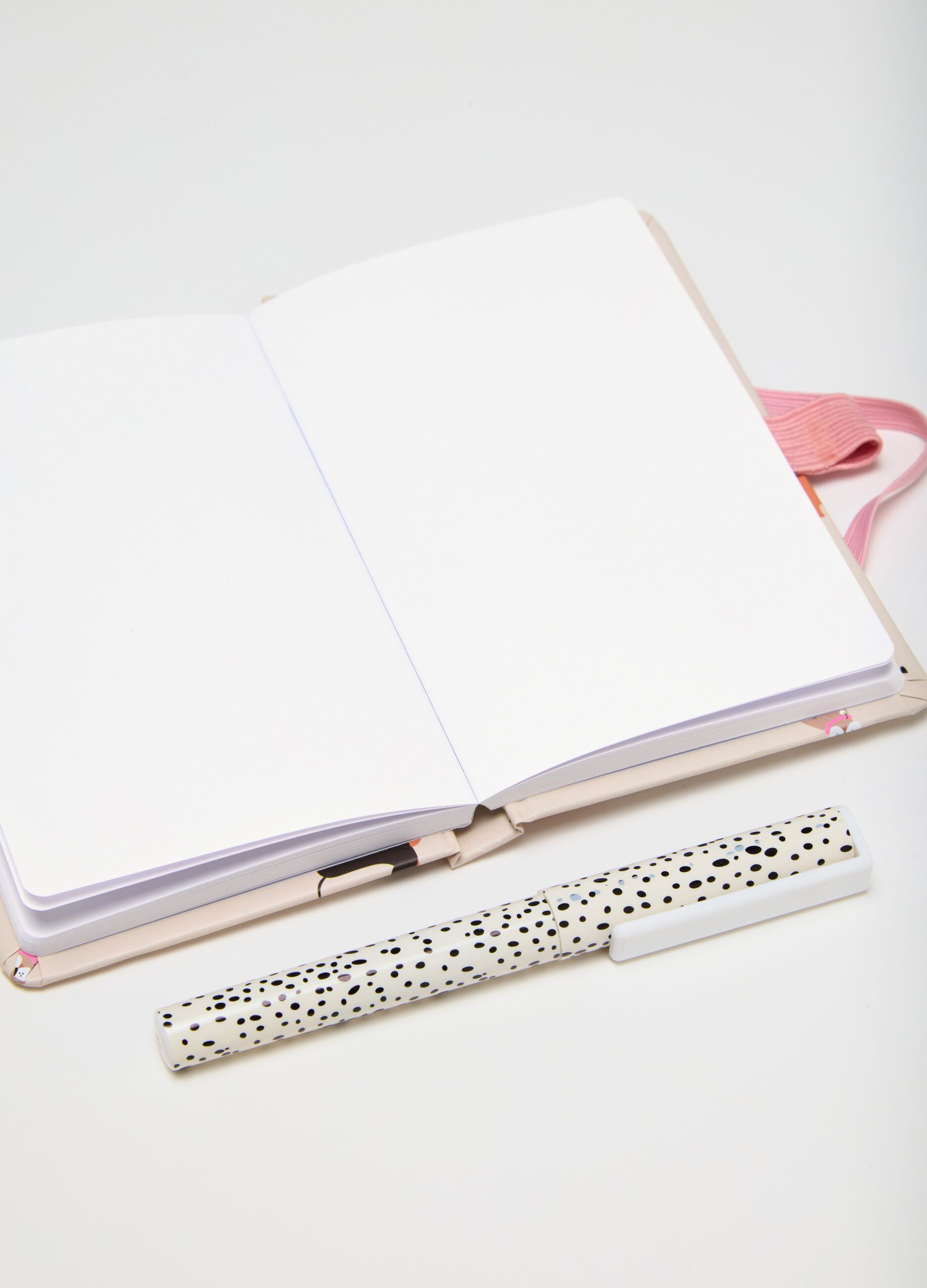 Beige notebook and pen set with animal print