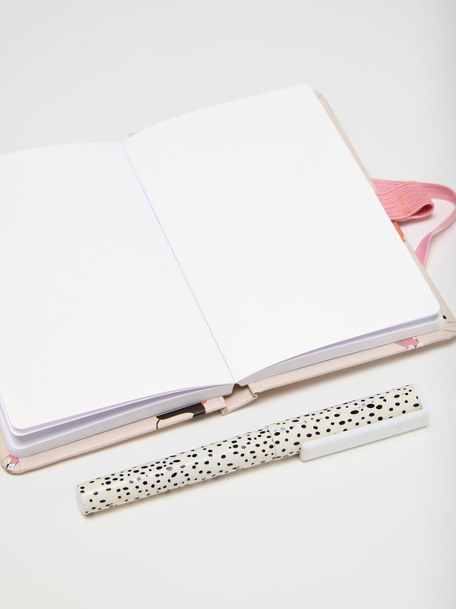Beige notebook and pen set with animal print_1