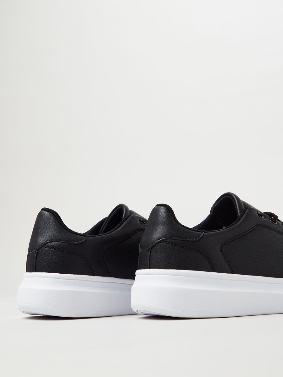 Sneakers tinta unita con lacci_2