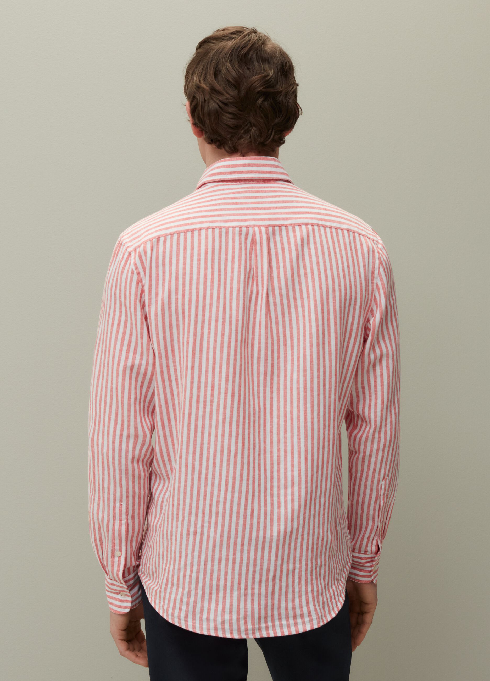 Regular-fit linen and cotton shirt with pocket