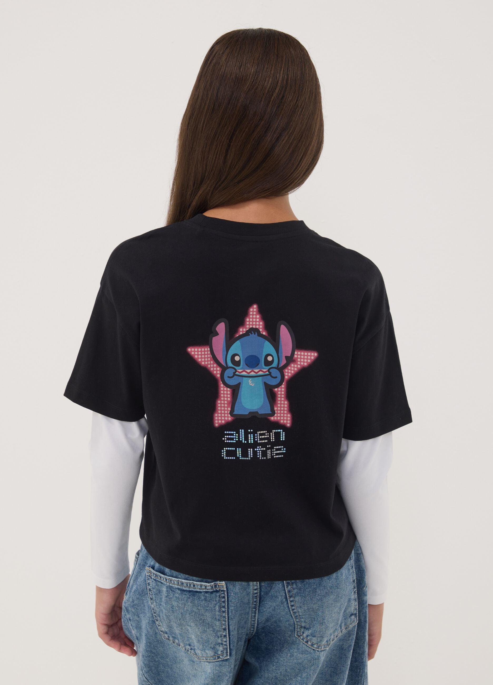 T-shirt nera in puro cotone con collo a costine e stampa Stitch