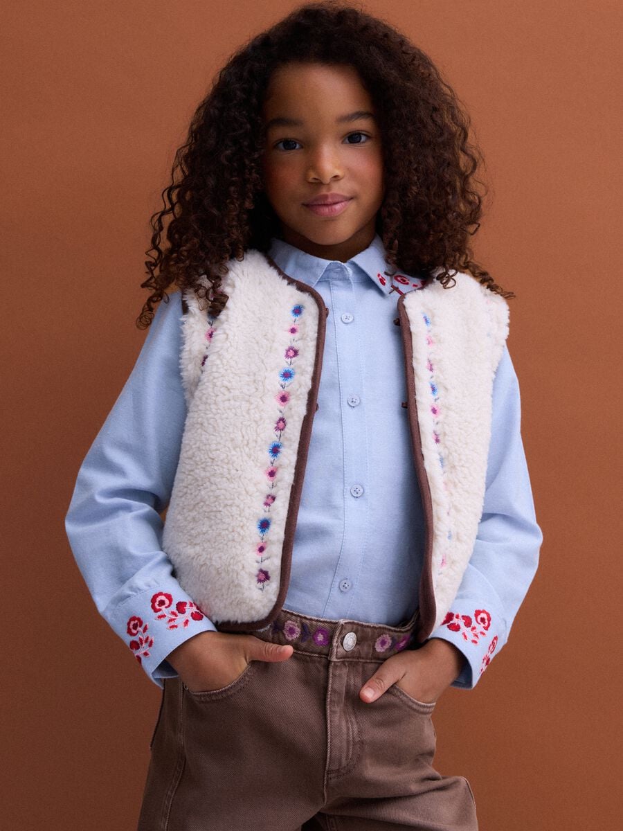 White crew-neck gilet with floral embroidery, regular fit_1
