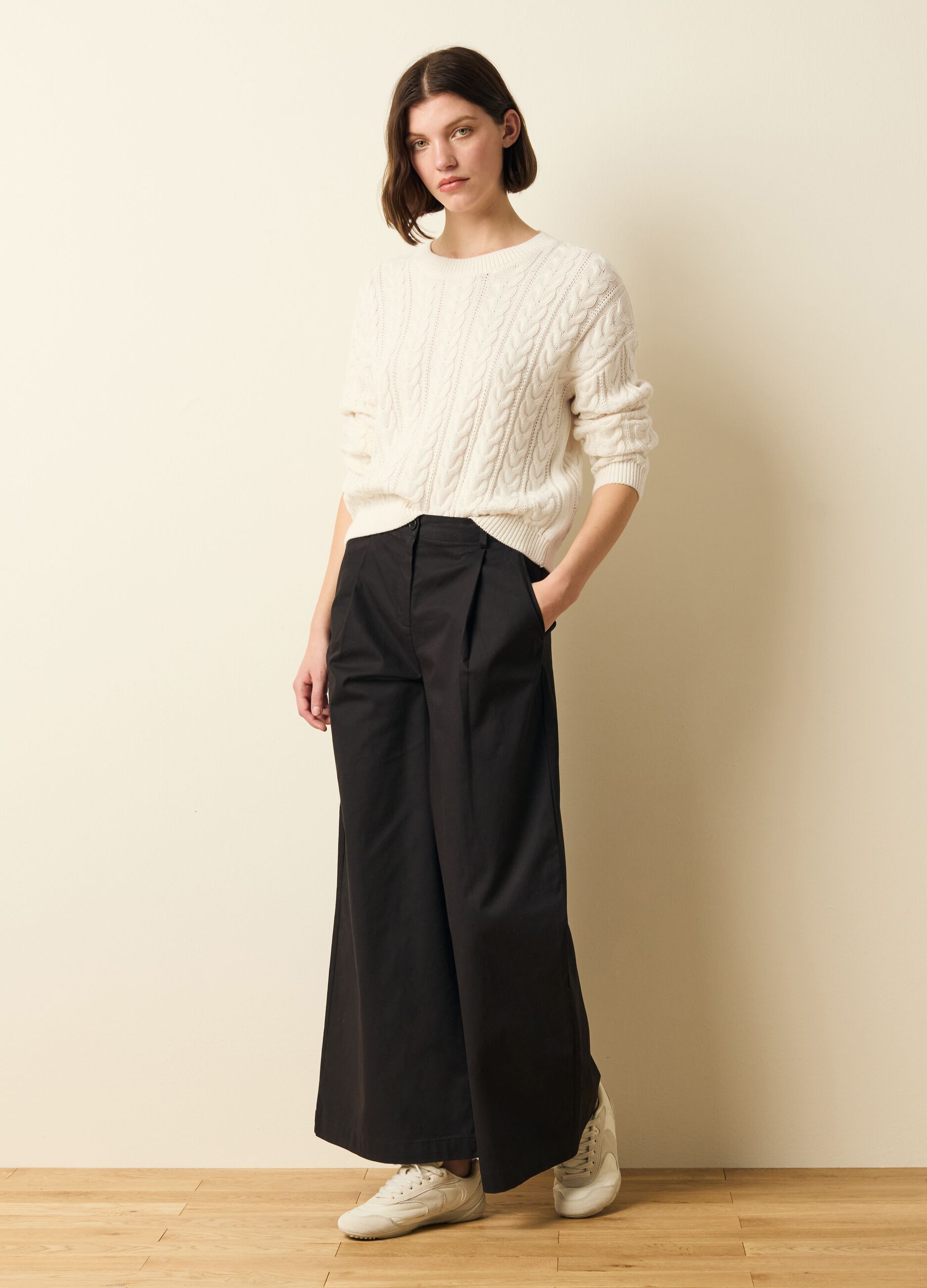 Cable-knit pullover with round neck