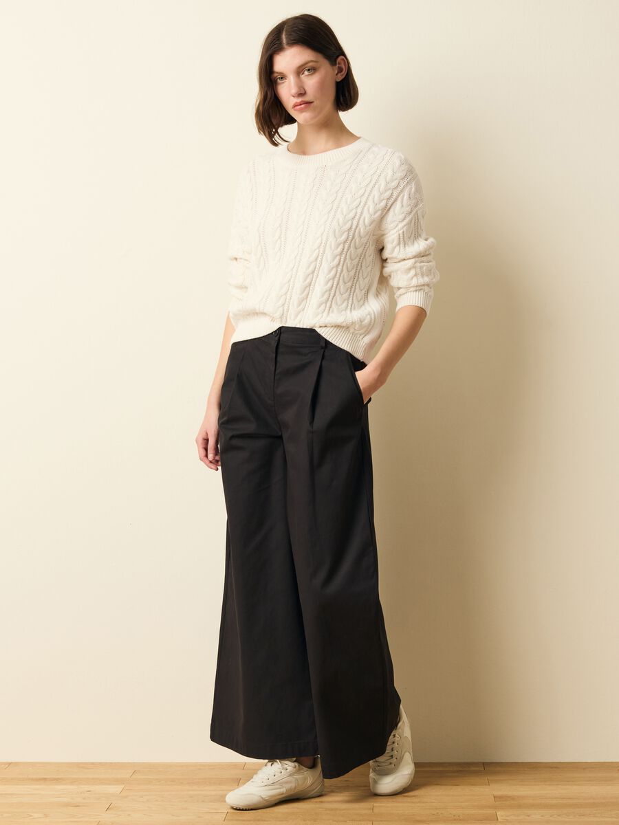 Cable-knit pullover with round neck_1