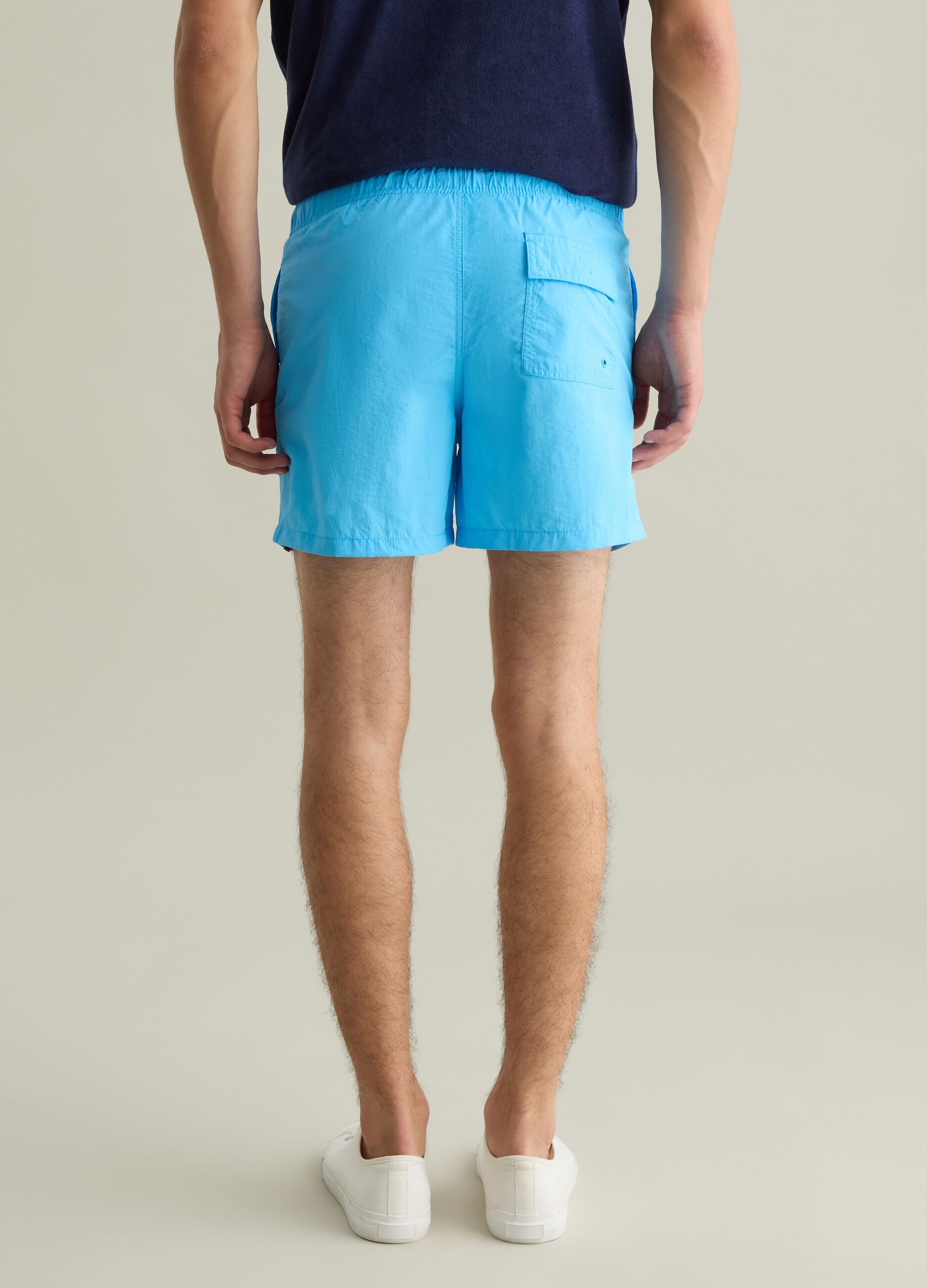 Men’s regular-fit swim boxers in light blue blend with elastic waist