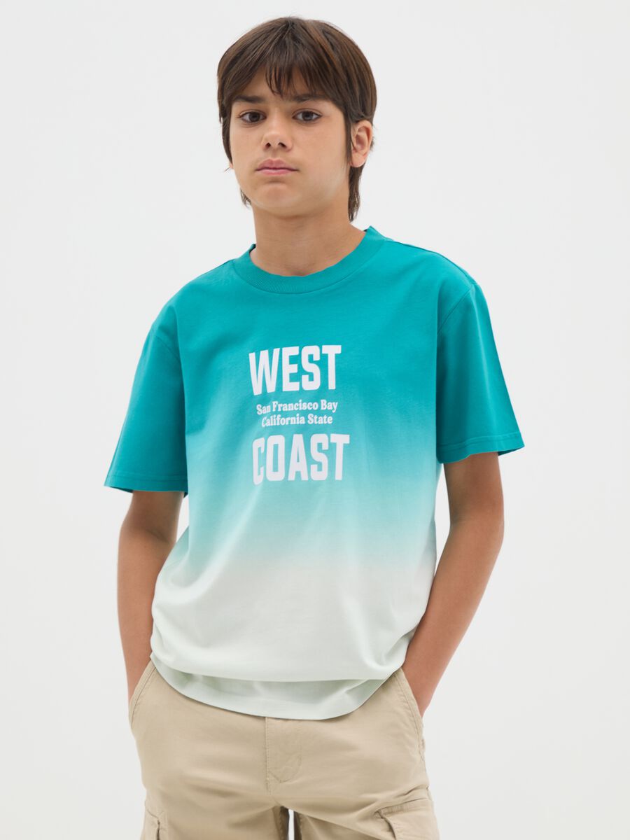 T-shirt da ragazzo in puro cotone multicolor regular fit con grafica West Coast_0