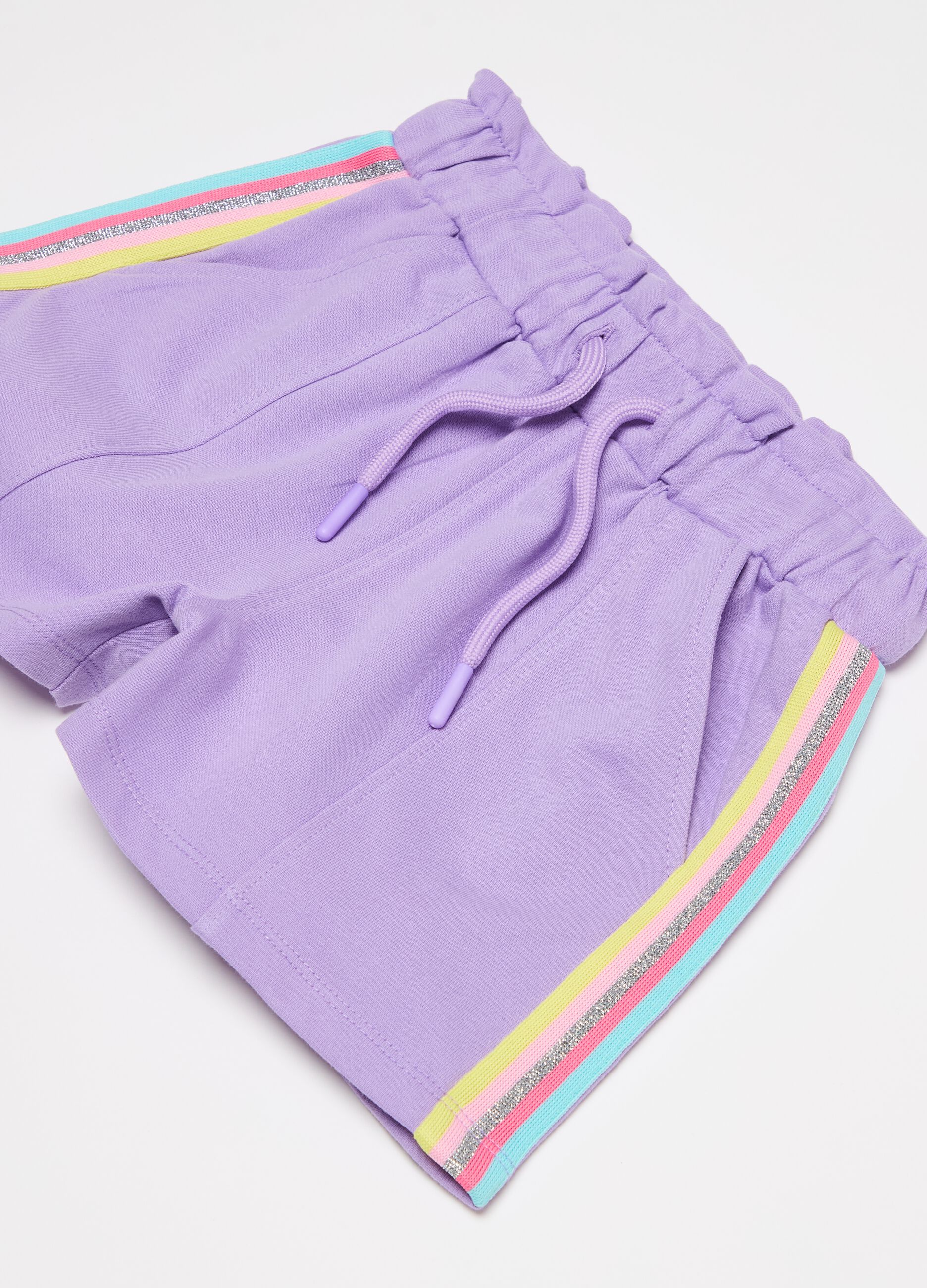 Shorts with striped bands and drawstring