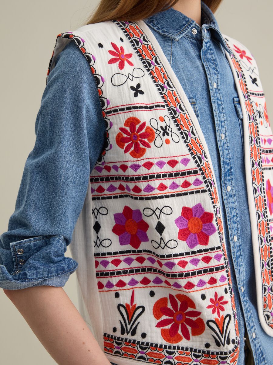 Multicoloured Embroidered Cotton Waistcoat_2