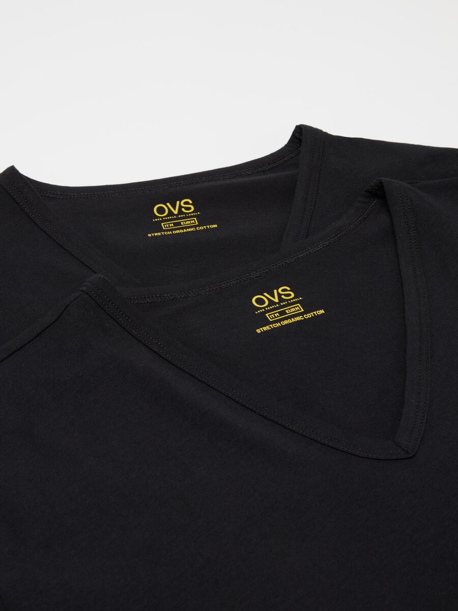 Two-pack organic cotton undershirts with V neck_5