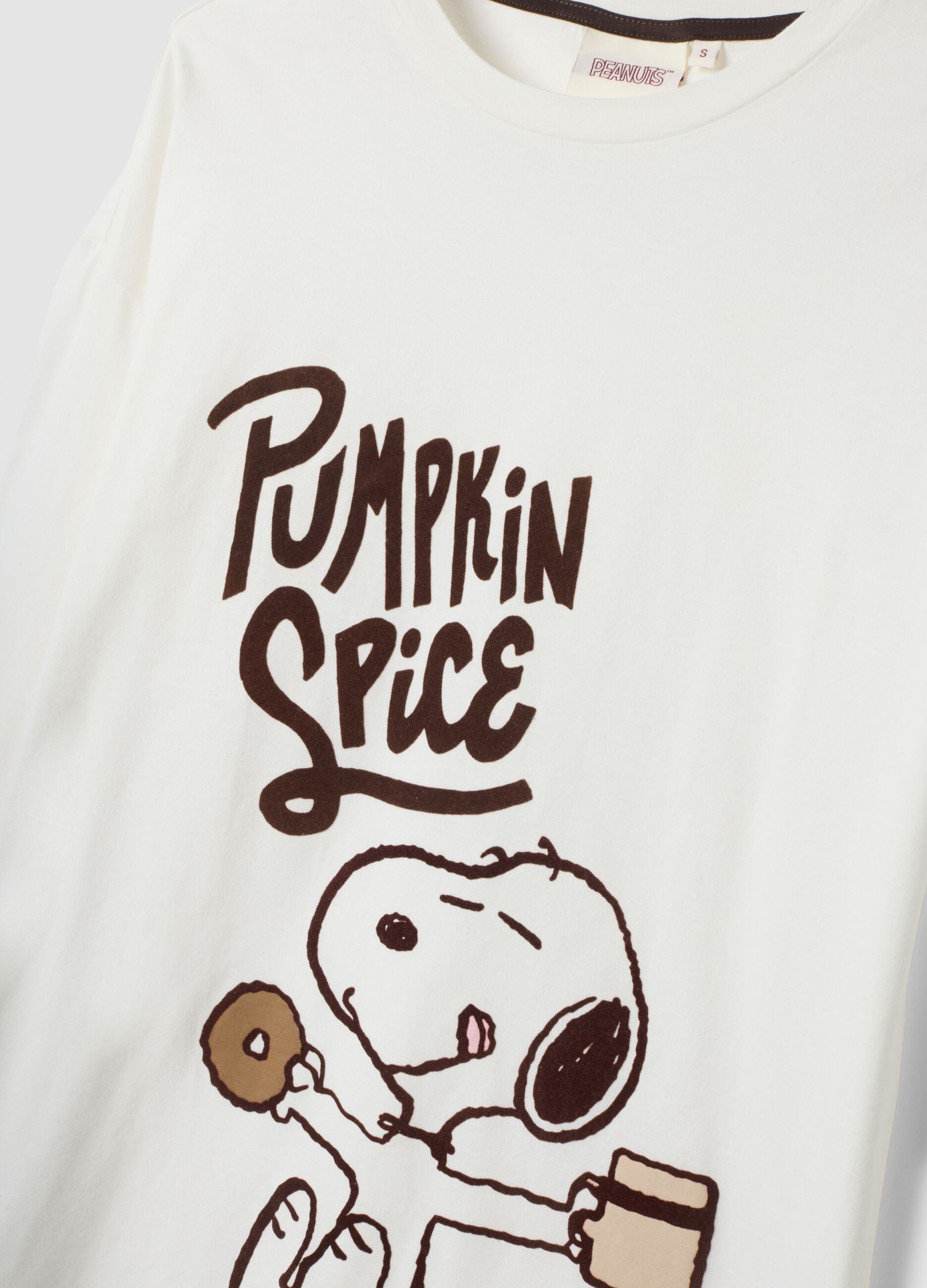 Cream white pure cotton nightshirt with Peanuts print