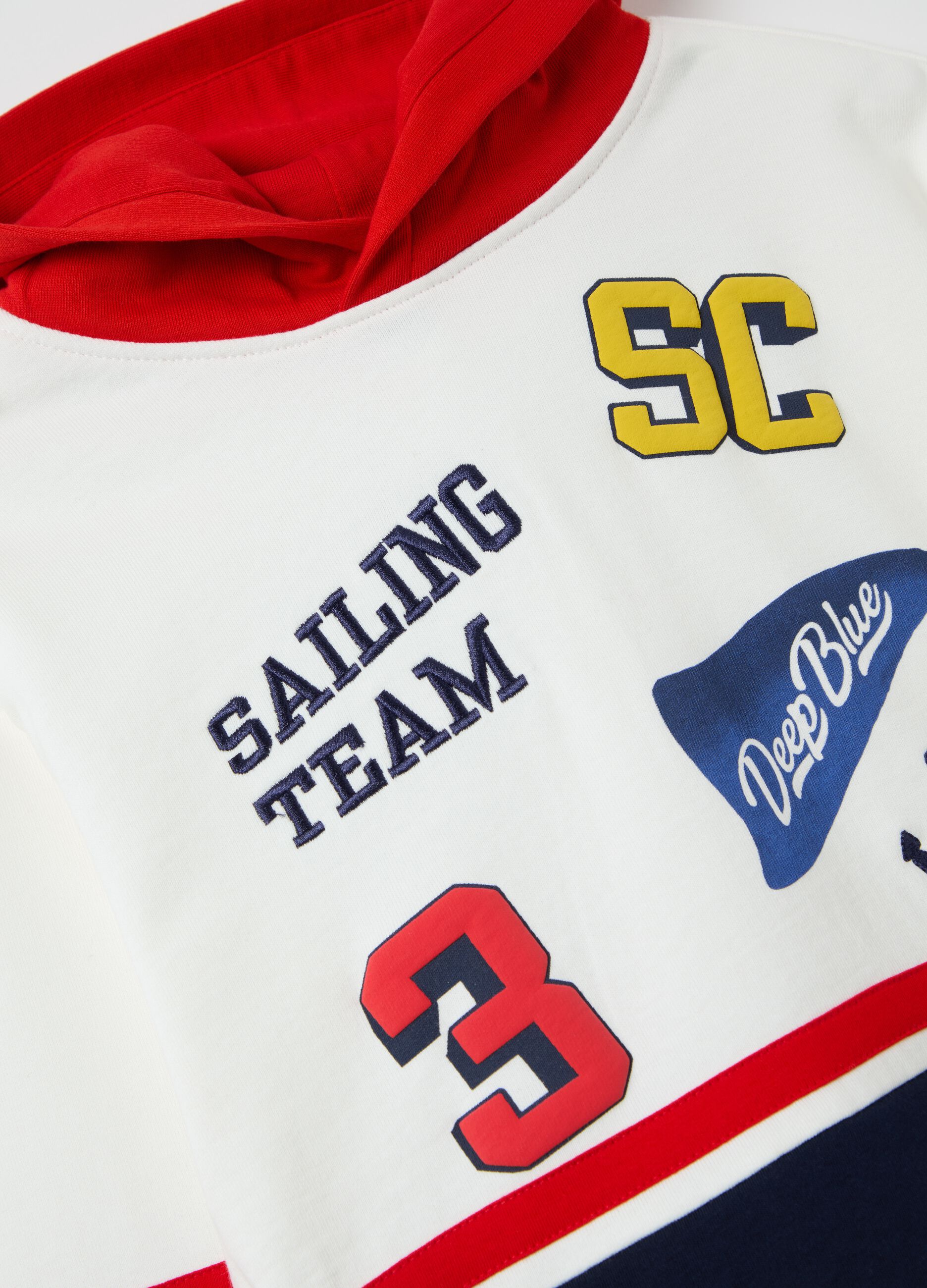 Sweatshirt with hood and "Sailing Team" embroidery