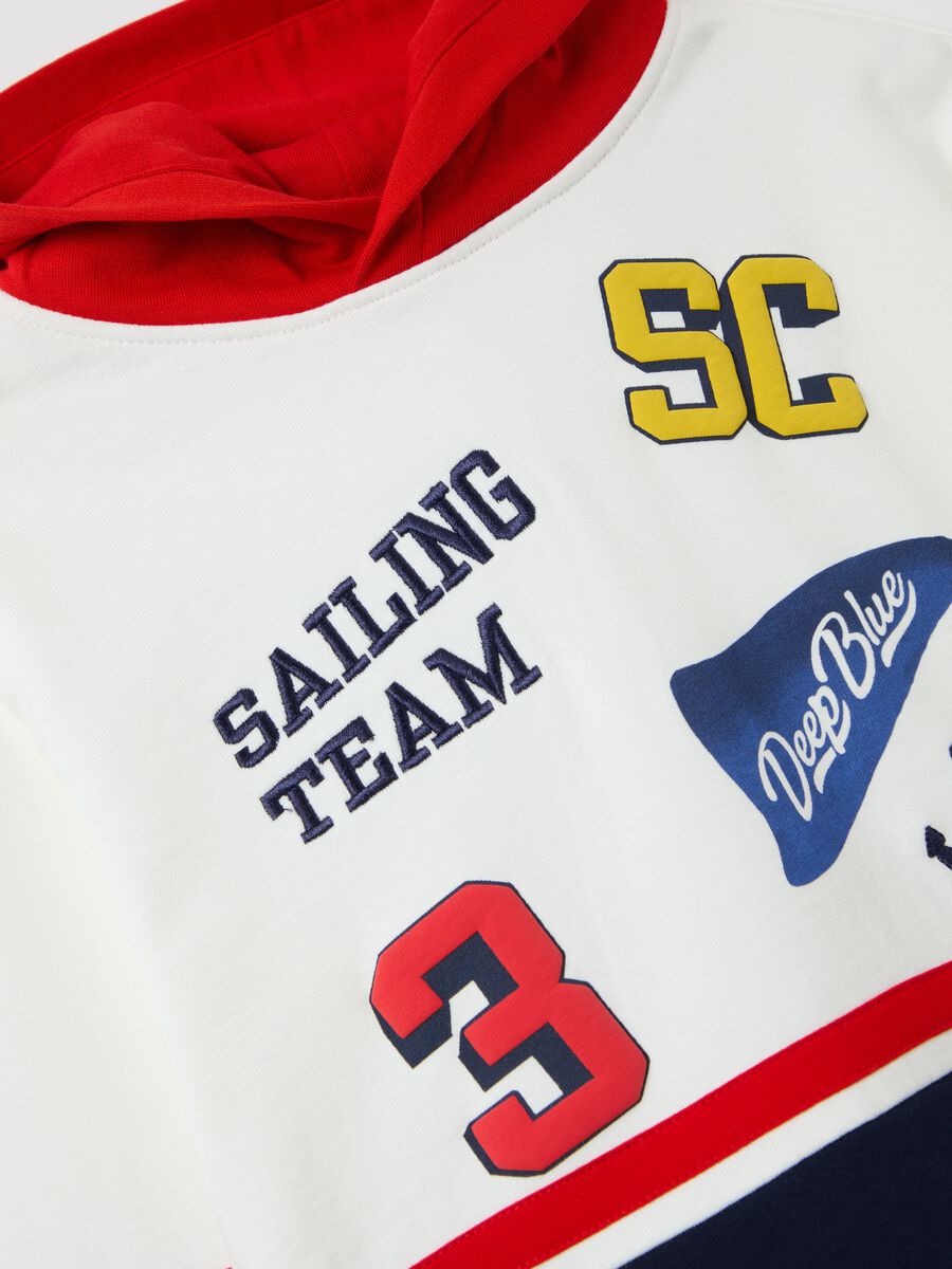 Sweatshirt with hood and "Sailing Team" embroidery_3