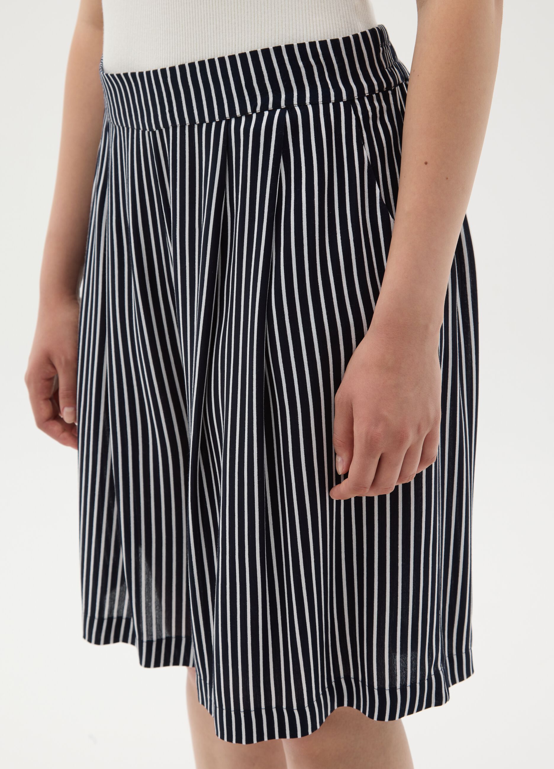 Women's multicolour viscose relaxed fit shorts