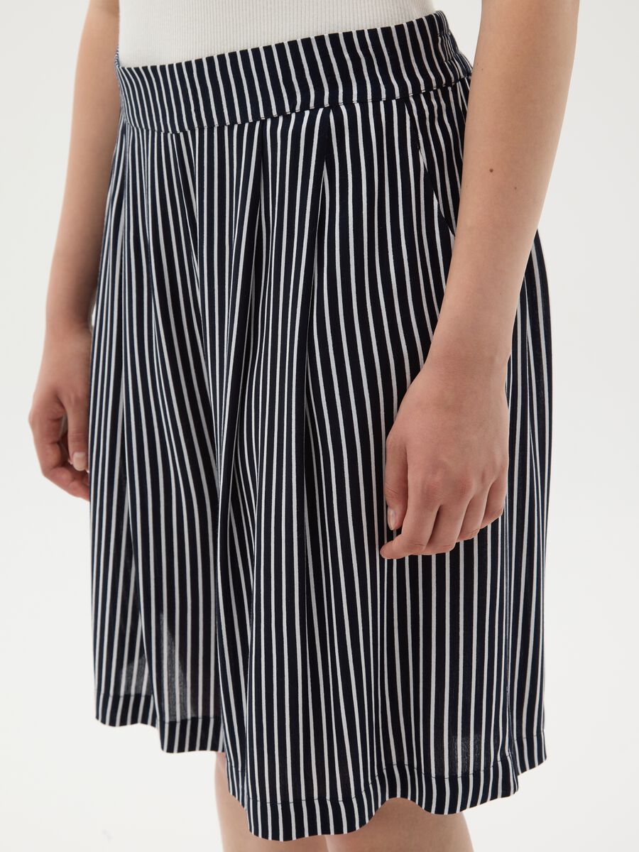 Women's multicolour viscose relaxed fit shorts_2