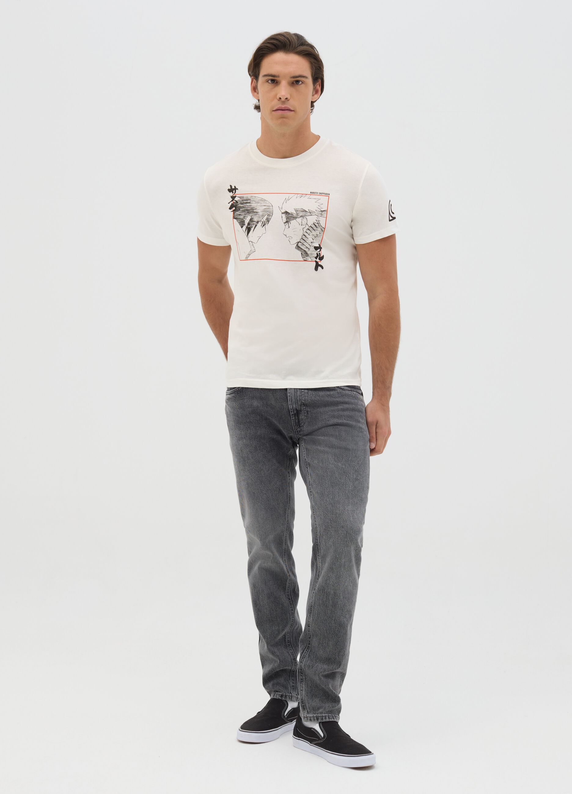 T-shirt bianca con stampa Naruto