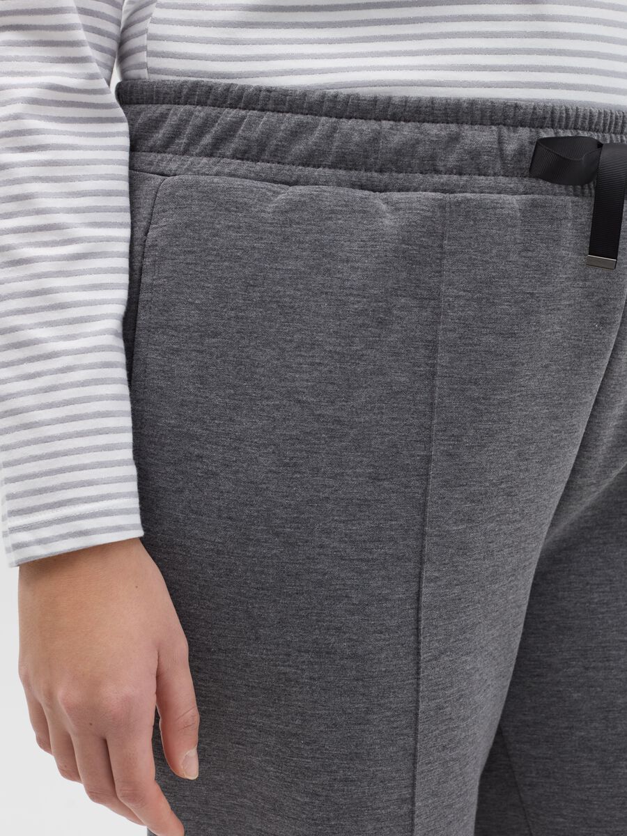 Curvy plush joggers with embossed seams_2