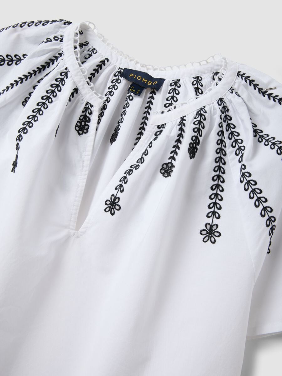 Camicia bianca in puro cotone con ricami_5