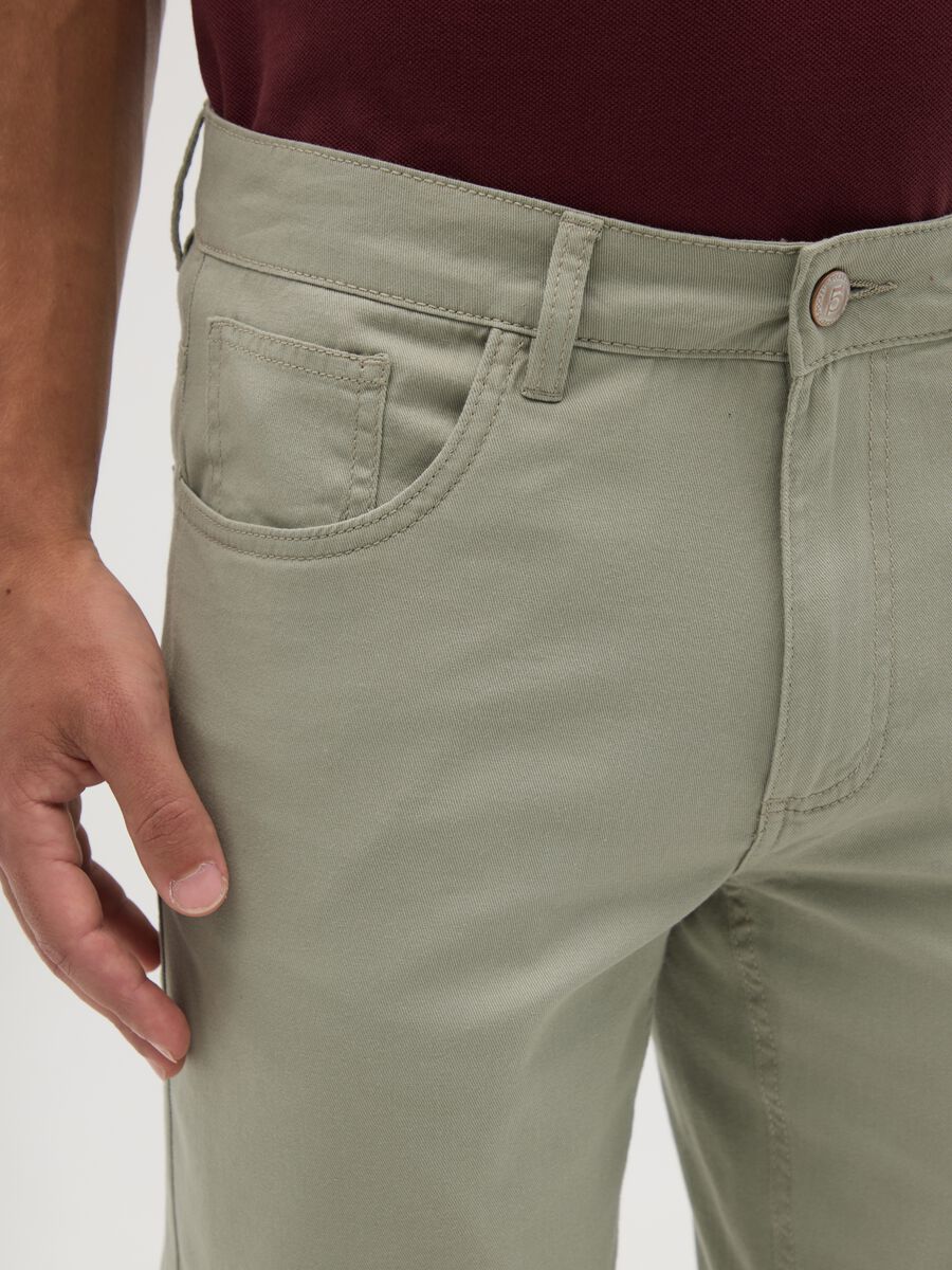 Bermuda da uomo in puro cotone verde regular fit_2